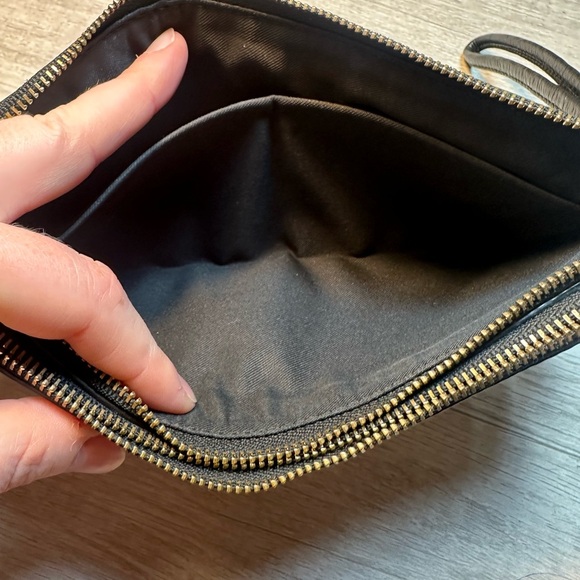 Coach Olive Leather Wristlet with Gold Accents 👑 - Picture 6 of 8